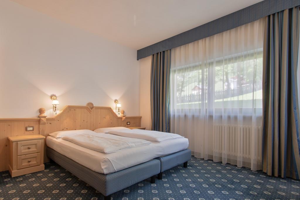 Garni La Dorada Aparthotel Colfosco Bagian luar foto