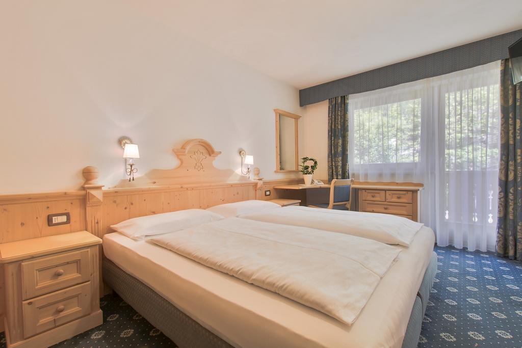 Garni La Dorada Aparthotel Colfosco Bagian luar foto