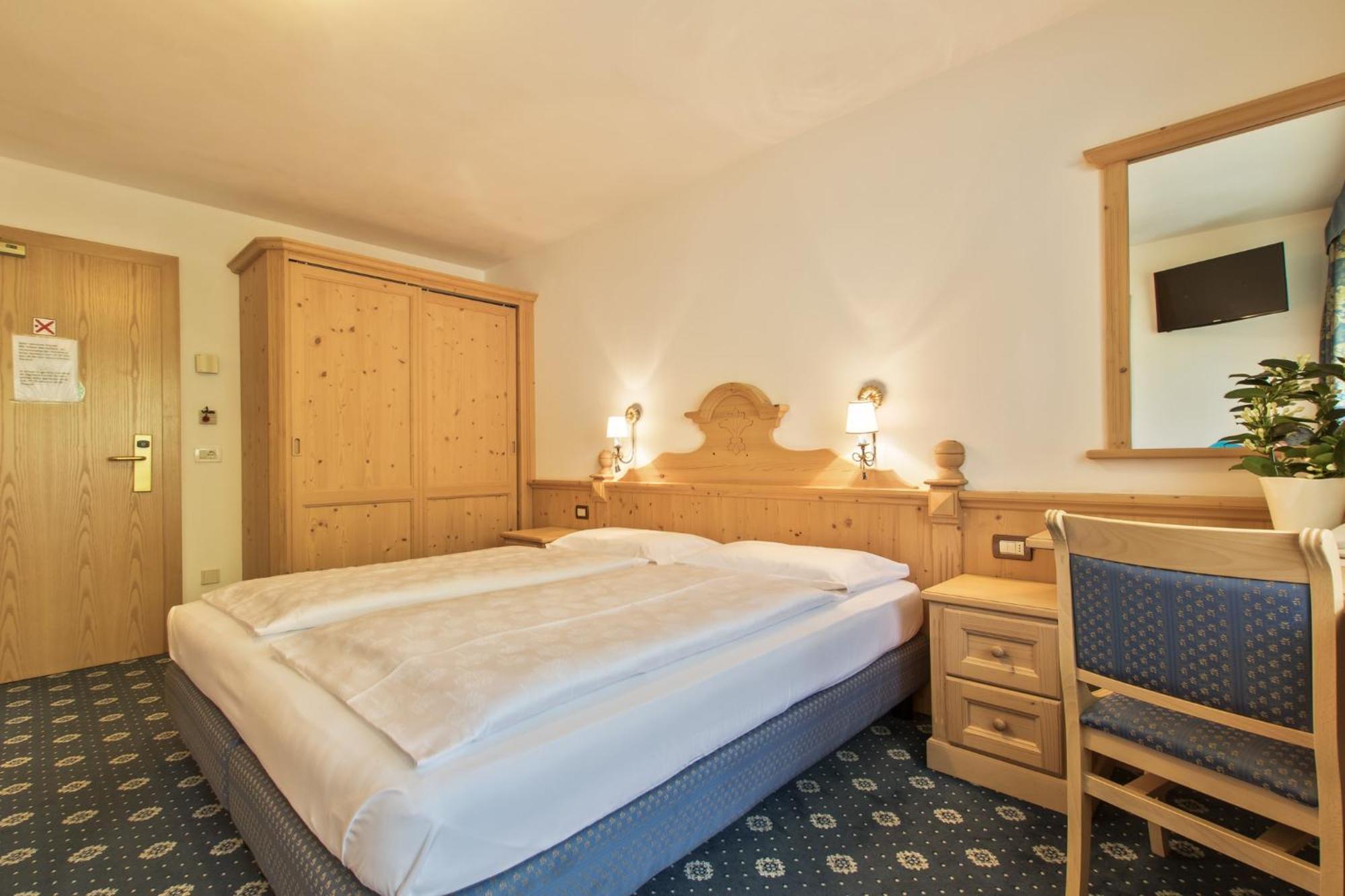 Garni La Dorada Aparthotel Colfosco Bagian luar foto